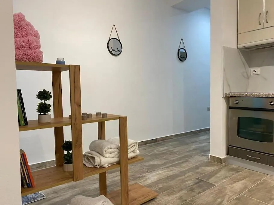 Apartment In Vlora - 7 Min Walk From Lungomare Albania
